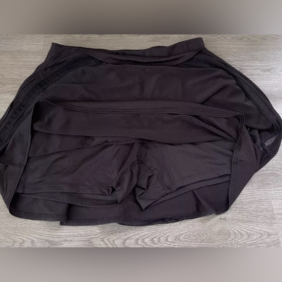 LUCKY IN LOVE • Women's Black
Tiered Skort Small 4-6 Skirt - Picture 2 of 4